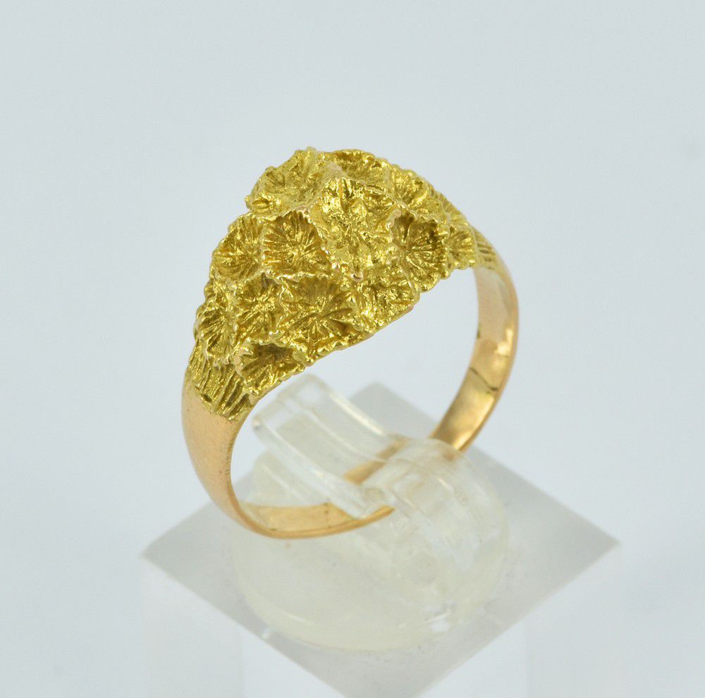 two-tone-gold-ring-with-etched-bouquet-design-rings-jewellery