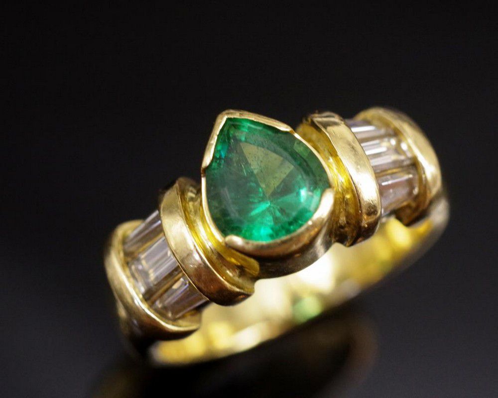 Colombian Emerald and Diamond Ring, 18ct Gold, Valued - Rings - Jewellery